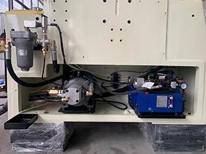 Locking pump and lubrication hydraulic pump