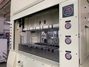 Pneumatic and hydraulic pressure gauge