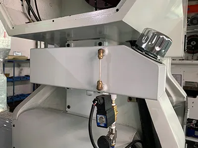 Material lubrication tank