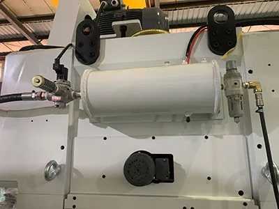 Compressed air storage tank