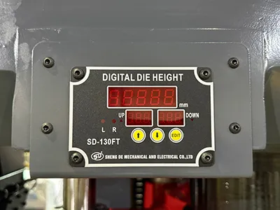 Shut height indicator / press angle display
